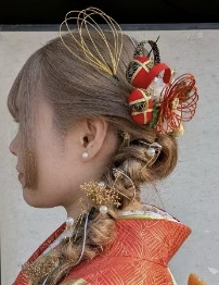 髪飾りや髪型は大丈夫ですか？